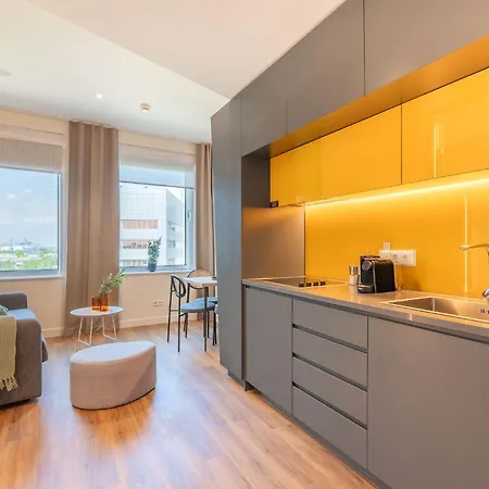 Limehome Gatwickstraat Aparthotel 3*