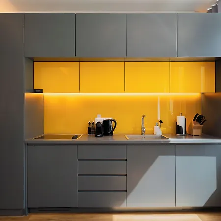 Limehome Gatwickstraat 3*