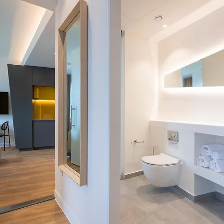 Limehome Gatwickstraat 3*