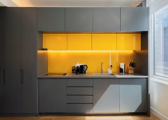 Limehome Gatwickstraat 3*