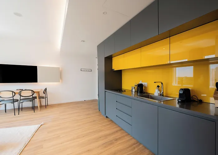 Limehome Gatwickstraat 3*